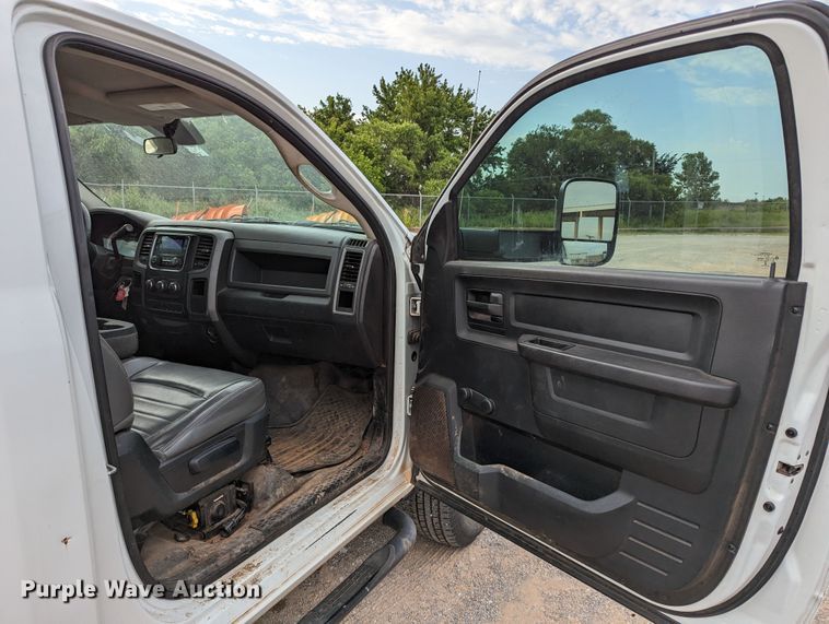 image for item MY9851 2013 Dodge Ram 3500  pickup truck cab and chassis