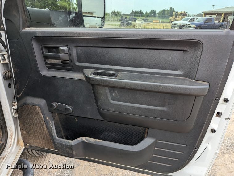 image for item MY9851 2013 Dodge Ram 3500  pickup truck cab and chassis