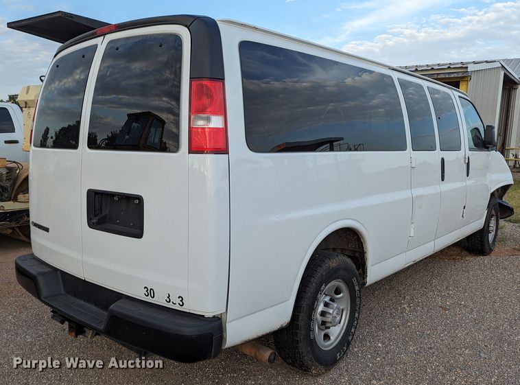image for item MY9854 2018 Chevrolet Express 3500  van