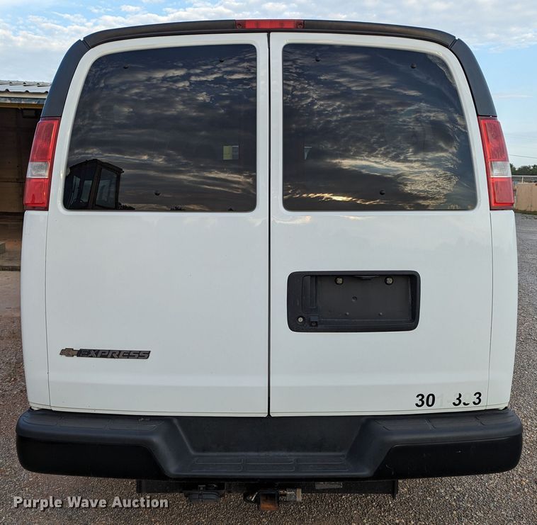 image for item MY9854 2018 Chevrolet Express 3500  van