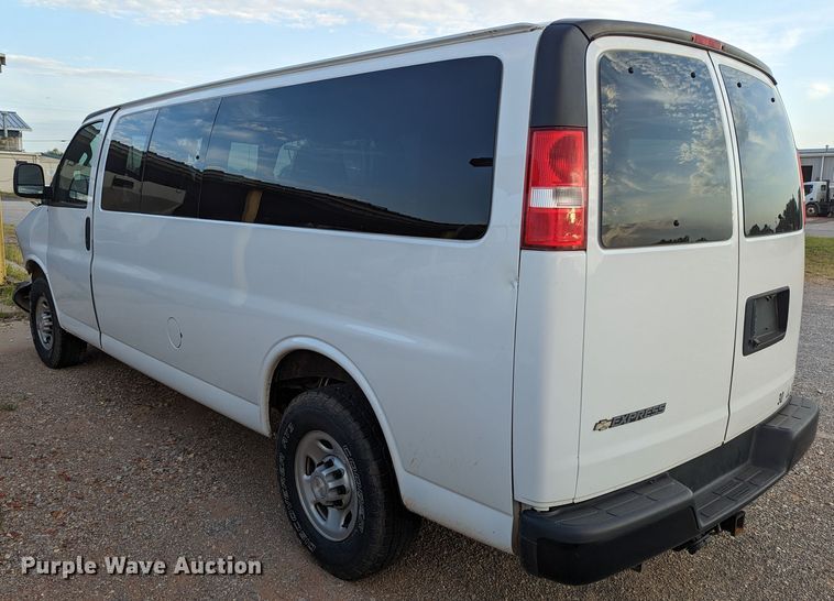 image for item MY9854 2018 Chevrolet Express 3500  van