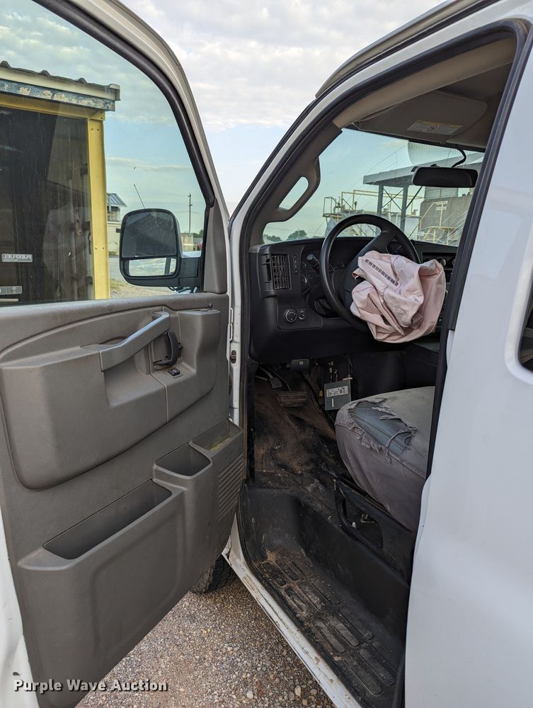 image for item MY9854 2018 Chevrolet Express 3500  van