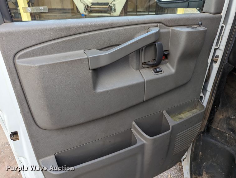 image for item MY9854 2018 Chevrolet Express 3500  van