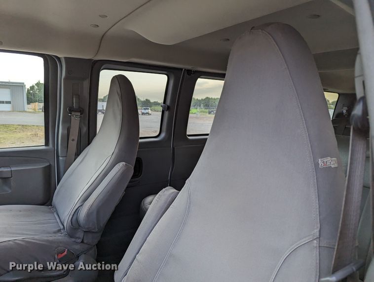 image for item MY9854 2018 Chevrolet Express 3500  van