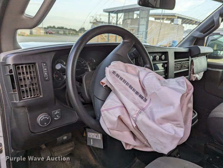 image for item MY9854 2018 Chevrolet Express 3500  van