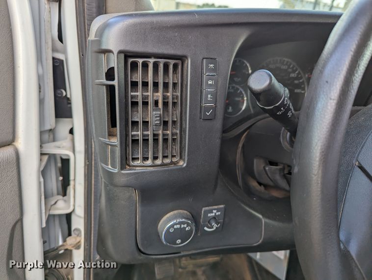 image for item MY9854 2018 Chevrolet Express 3500  van