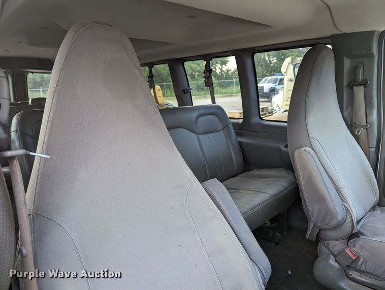 image for item MY9854 2018 Chevrolet Express 3500  van