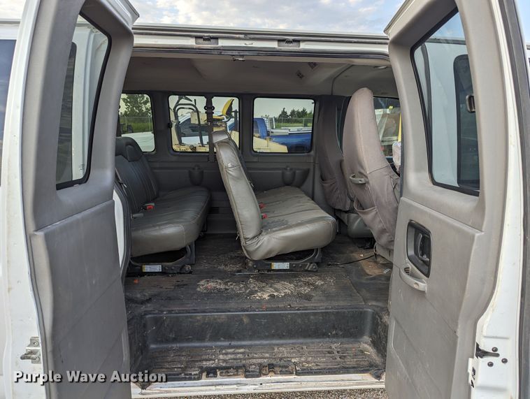 image for item MY9854 2018 Chevrolet Express 3500  van