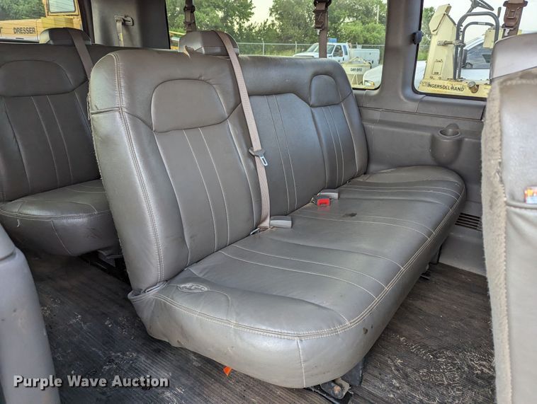 image for item MY9854 2018 Chevrolet Express 3500  van