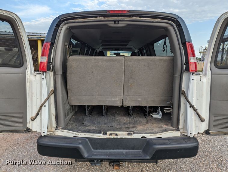 image for item MY9854 2018 Chevrolet Express 3500  van