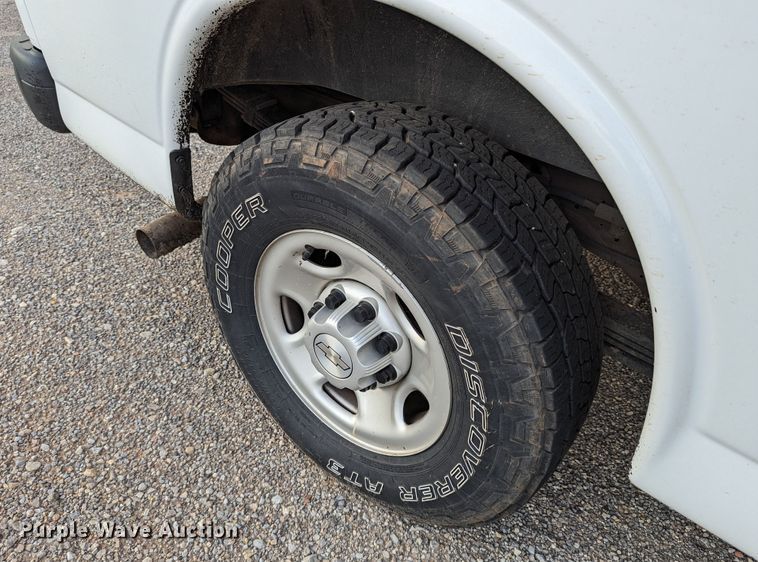 image for item MY9854 2018 Chevrolet Express 3500  van