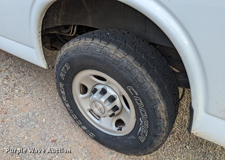 image for item MY9854 2018 Chevrolet Express 3500  van