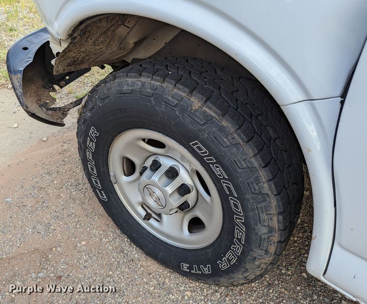 image for item MY9854 2018 Chevrolet Express 3500  van