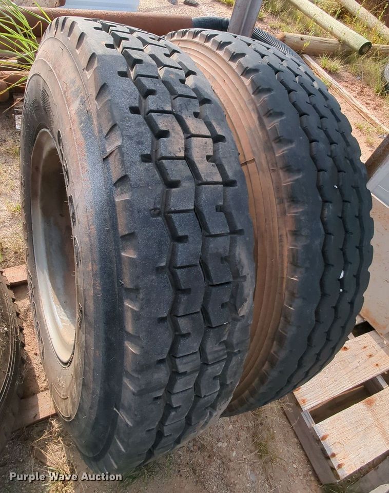 image for item MY9857 (5) tires and wheels