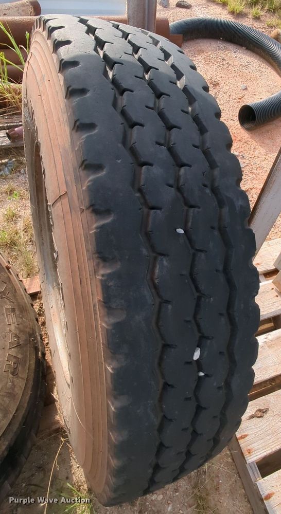image for item MY9857 (5) tires and wheels