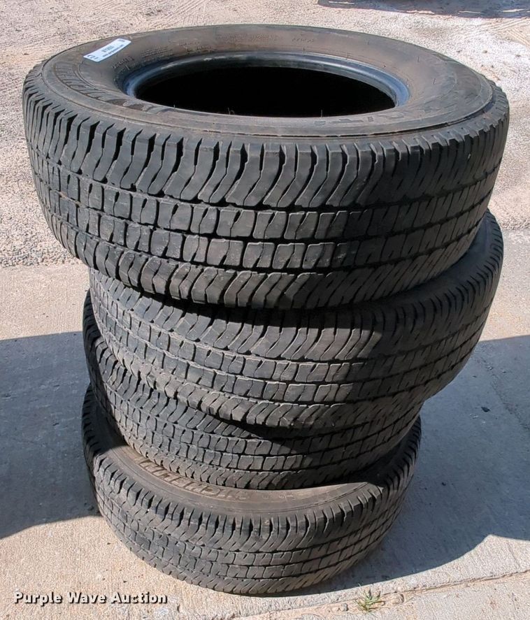 image for item MY9860 (4) Michelin LTX A/T2 245/75R17 tires