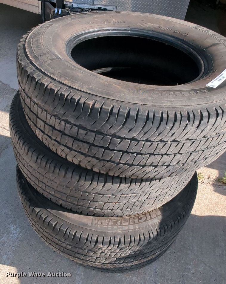 image for item MY9860 (4) Michelin LTX A/T2 245/75R17 tires