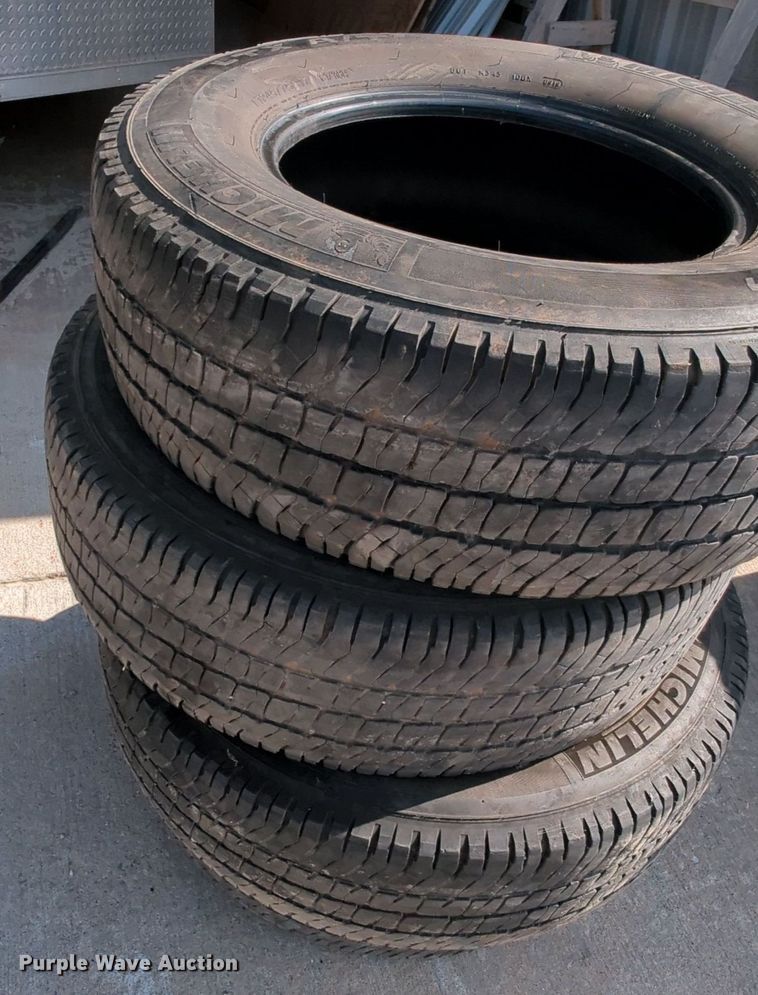 image for item MY9860 (4) Michelin LTX A/T2 245/75R17 tires