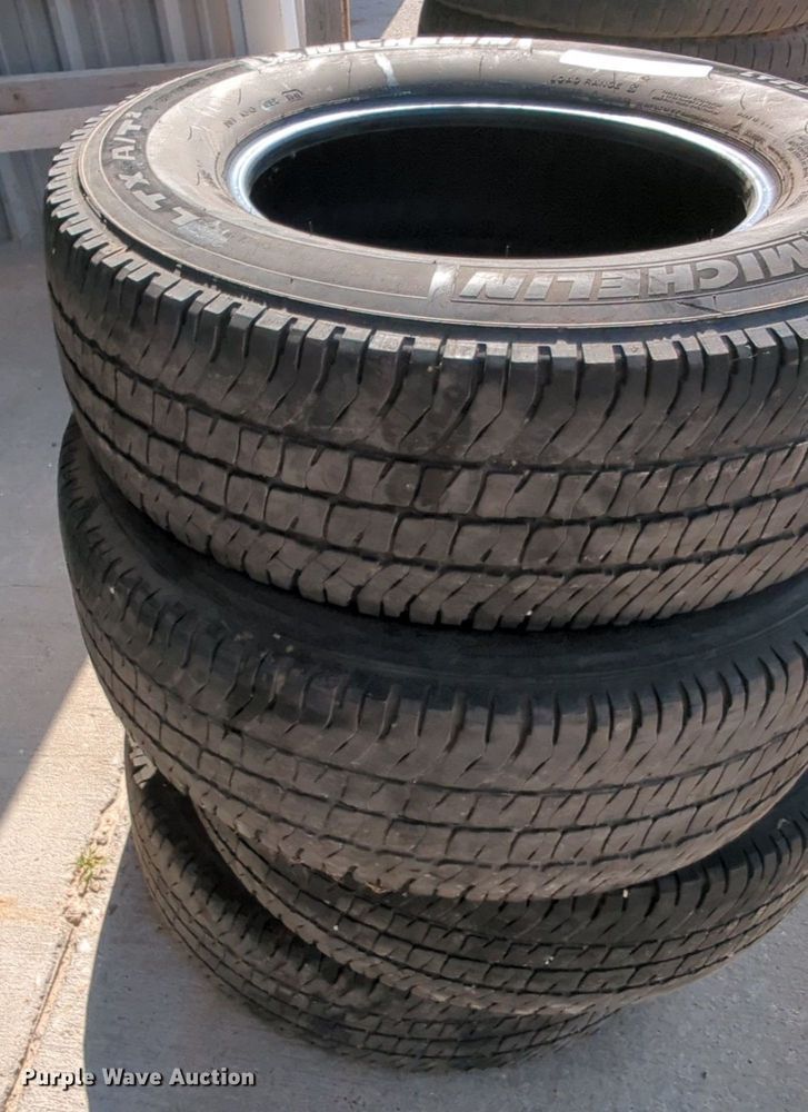 image for item MY9860 (4) Michelin LTX A/T2 245/75R17 tires