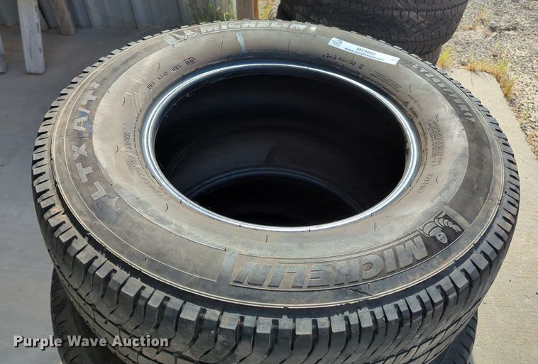 image for item MY9860 (4) Michelin LTX A/T2 245/75R17 tires