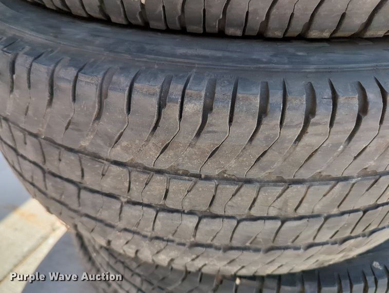 image for item MY9860 (4) Michelin LTX A/T2 245/75R17 tires