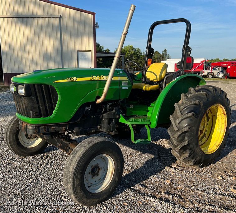 image for item NA9030 2006 John  Deere 5325  tractor