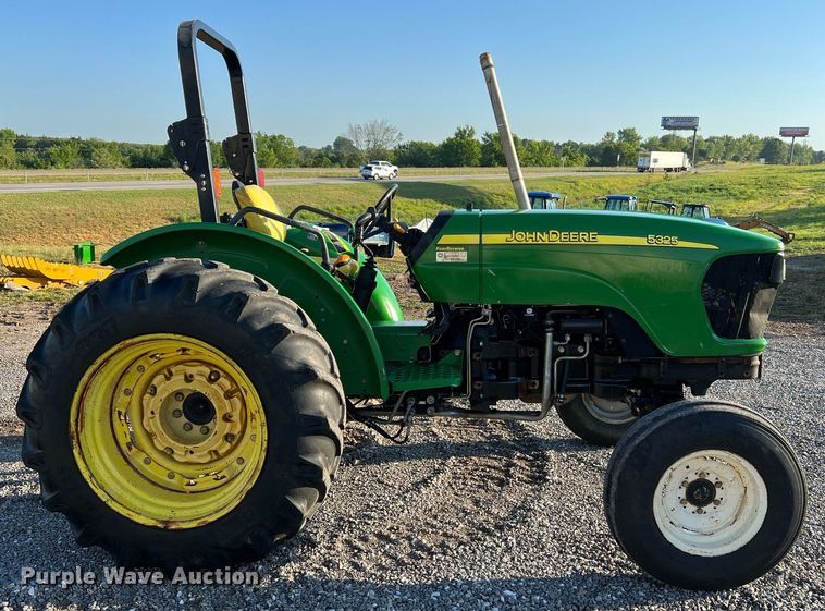 image for item NA9030 2006 John  Deere 5325  tractor