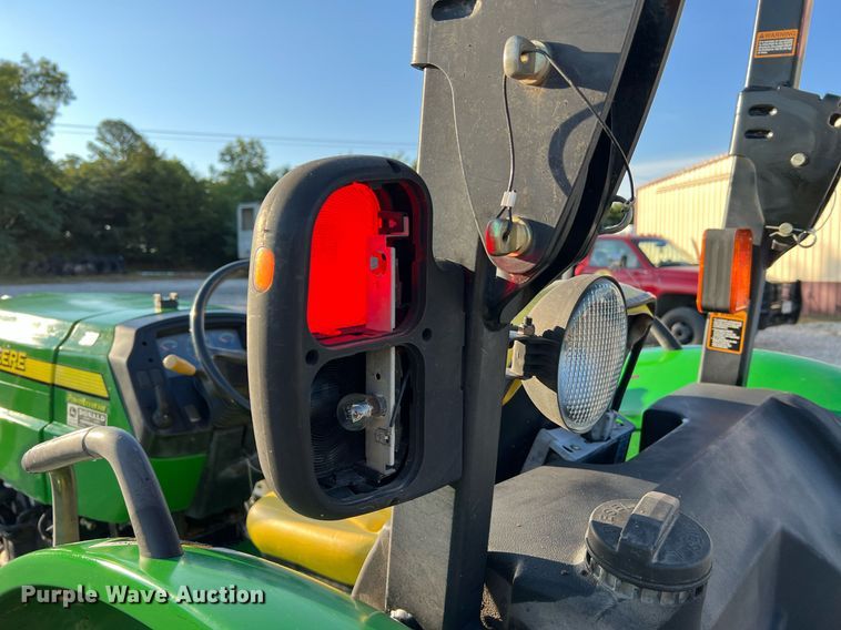 image for item NA9030 2006 John  Deere 5325  tractor
