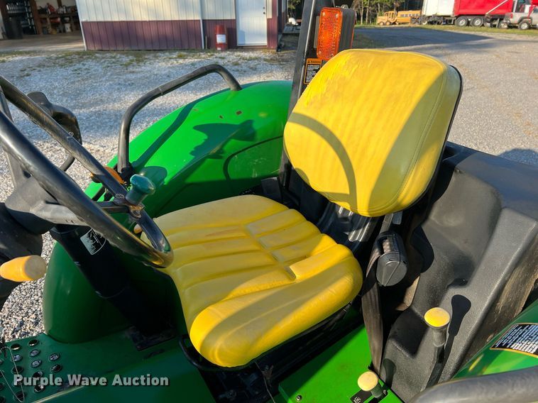 image for item NA9030 2006 John  Deere 5325  tractor
