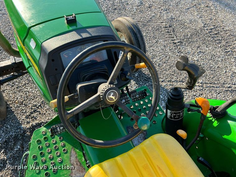 image for item NA9030 2006 John  Deere 5325  tractor