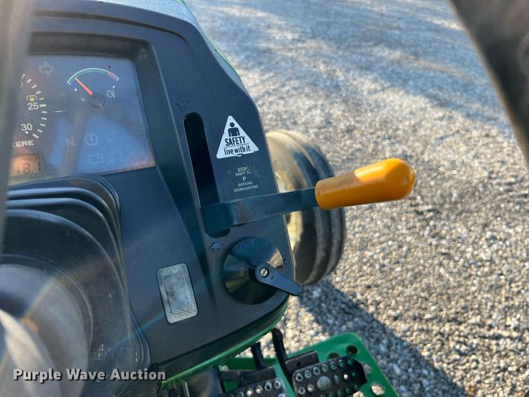 image for item NA9030 2006 John  Deere 5325  tractor