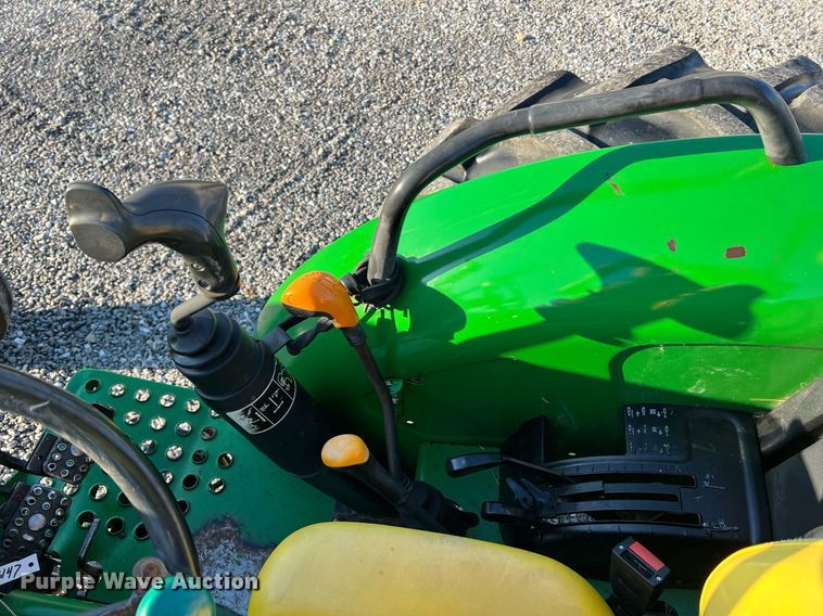 image for item NA9030 2006 John  Deere 5325  tractor