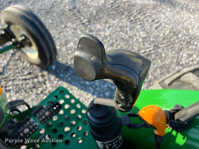 image for item NA9030 2006 John  Deere 5325  tractor