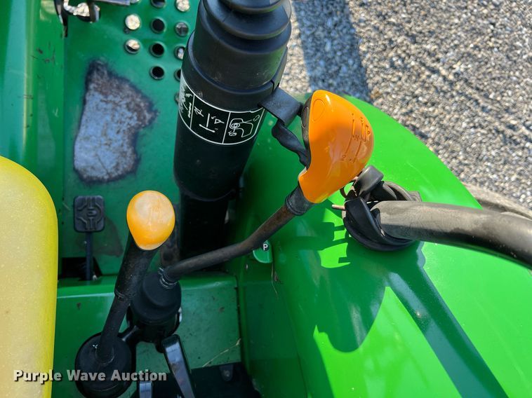 image for item NA9030 2006 John  Deere 5325  tractor