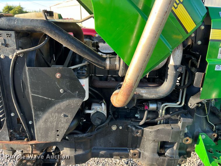 image for item NA9030 2006 John  Deere 5325  tractor