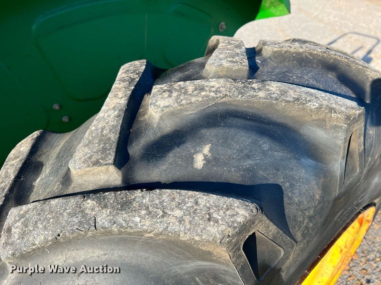 image for item NA9030 2006 John  Deere 5325  tractor