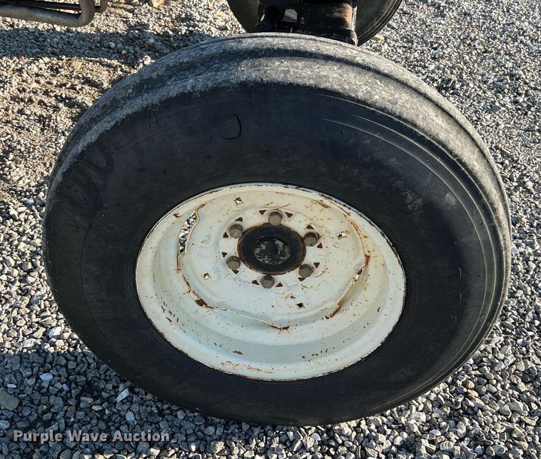 image for item NA9030 2006 John  Deere 5325  tractor