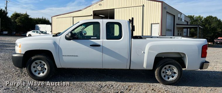 image for item NA9038 2013 Chevrolet Silverado  1500  Ext. Cab pickup truck