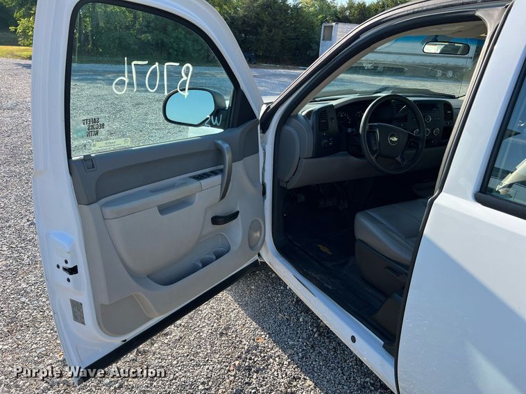 image for item NA9038 2013 Chevrolet Silverado  1500  Ext. Cab pickup truck