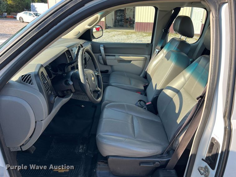 image for item NA9038 2013 Chevrolet Silverado  1500  Ext. Cab pickup truck