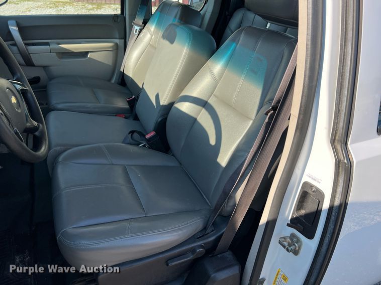 image for item NA9038 2013 Chevrolet Silverado  1500  Ext. Cab pickup truck