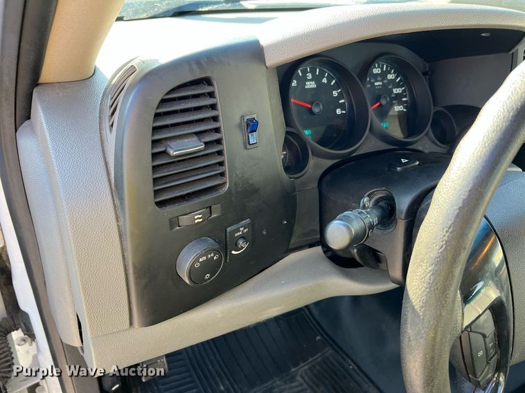 image for item NA9038 2013 Chevrolet Silverado  1500  Ext. Cab pickup truck