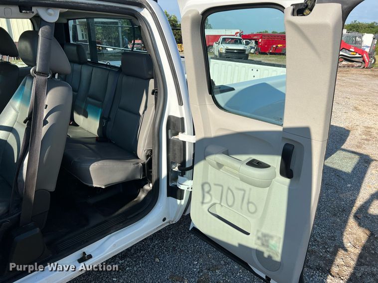 image for item NA9038 2013 Chevrolet Silverado  1500  Ext. Cab pickup truck