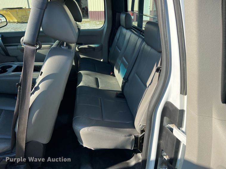 image for item NA9038 2013 Chevrolet Silverado  1500  Ext. Cab pickup truck