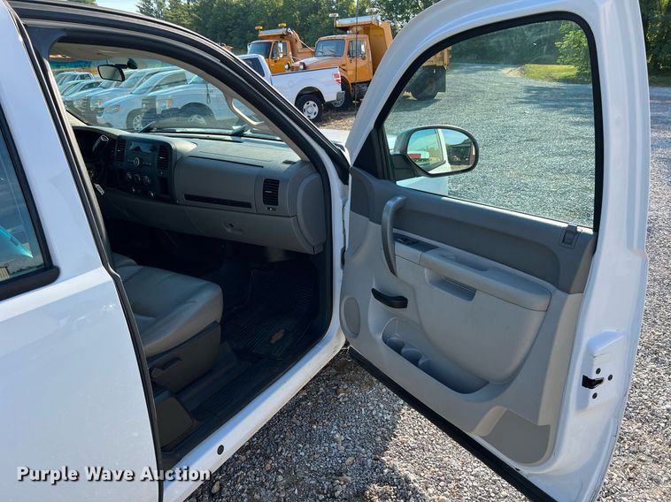 image for item NA9038 2013 Chevrolet Silverado  1500  Ext. Cab pickup truck