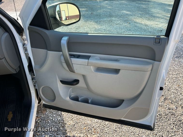 image for item NA9038 2013 Chevrolet Silverado  1500  Ext. Cab pickup truck