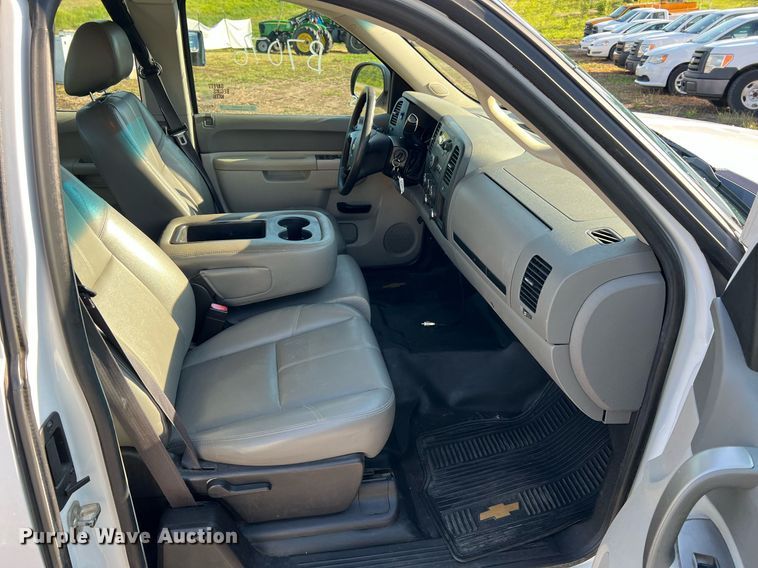 image for item NA9038 2013 Chevrolet Silverado  1500  Ext. Cab pickup truck