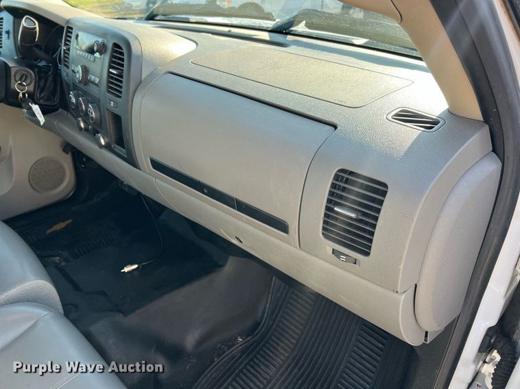 image for item NA9038 2013 Chevrolet Silverado  1500  Ext. Cab pickup truck