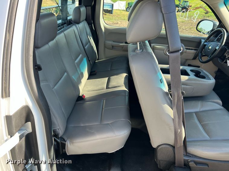 image for item NA9038 2013 Chevrolet Silverado  1500  Ext. Cab pickup truck