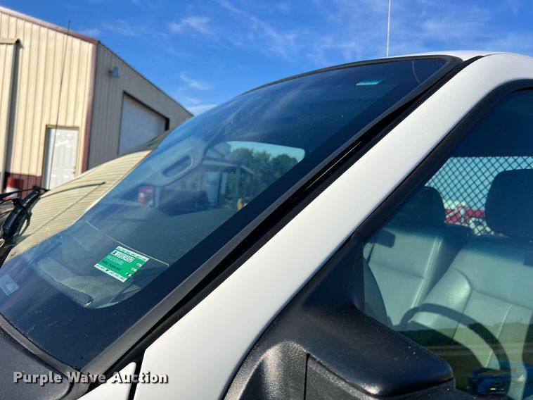 image for item NA9039 2015  Ford F250 Super Duty XL  flatbed pickup truck